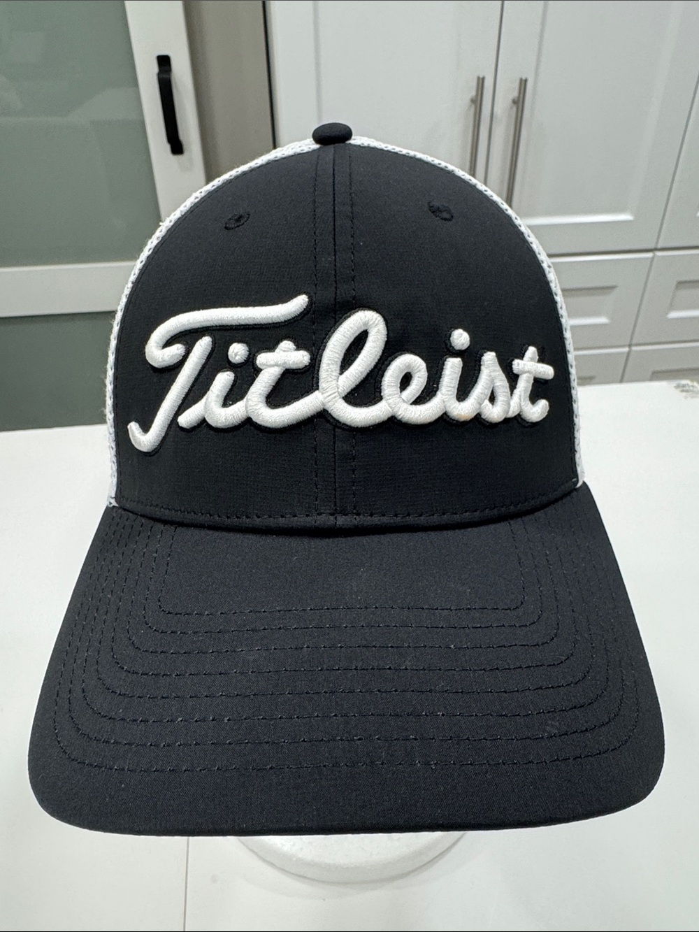 ⛳ Titleist Tour Performance Mesh Golf Hat – Black & White | Adjustable